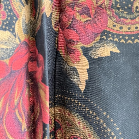 Elegant Floral A-Line Skirt in Black and Red - Picture 6 of 8